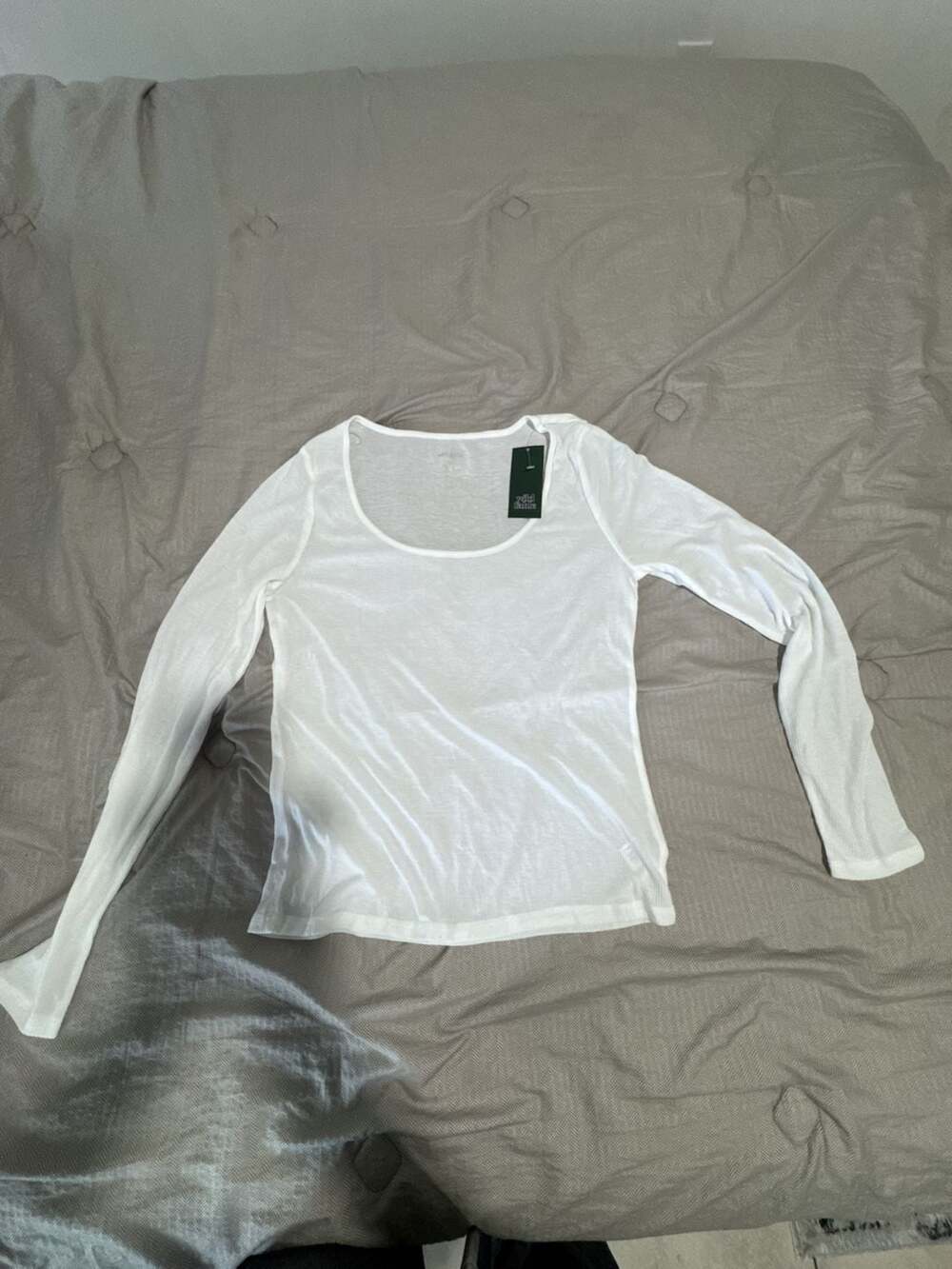Wild Fable Women's Long Sleeve Scoop Neck T-Shirt White